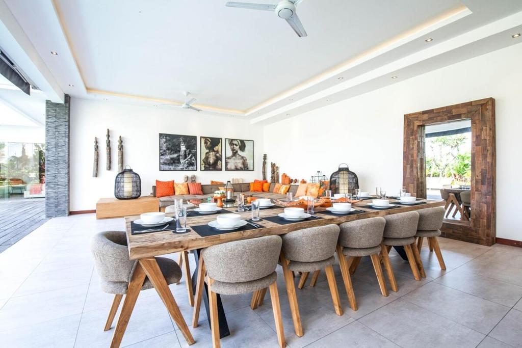 dining room day stunning villa