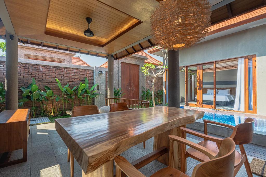 serenia villa dining