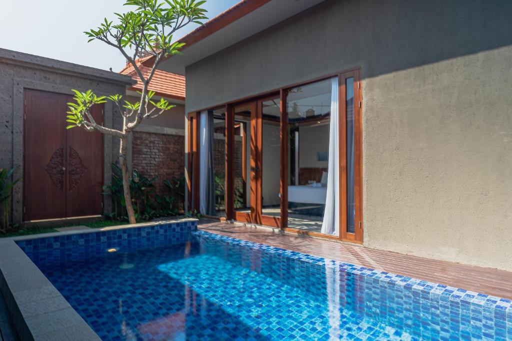 serenia villa pool