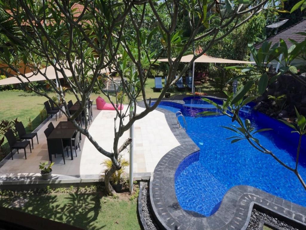 kura villas pool 2