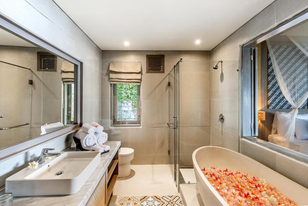 nirwana beach bathroom 2