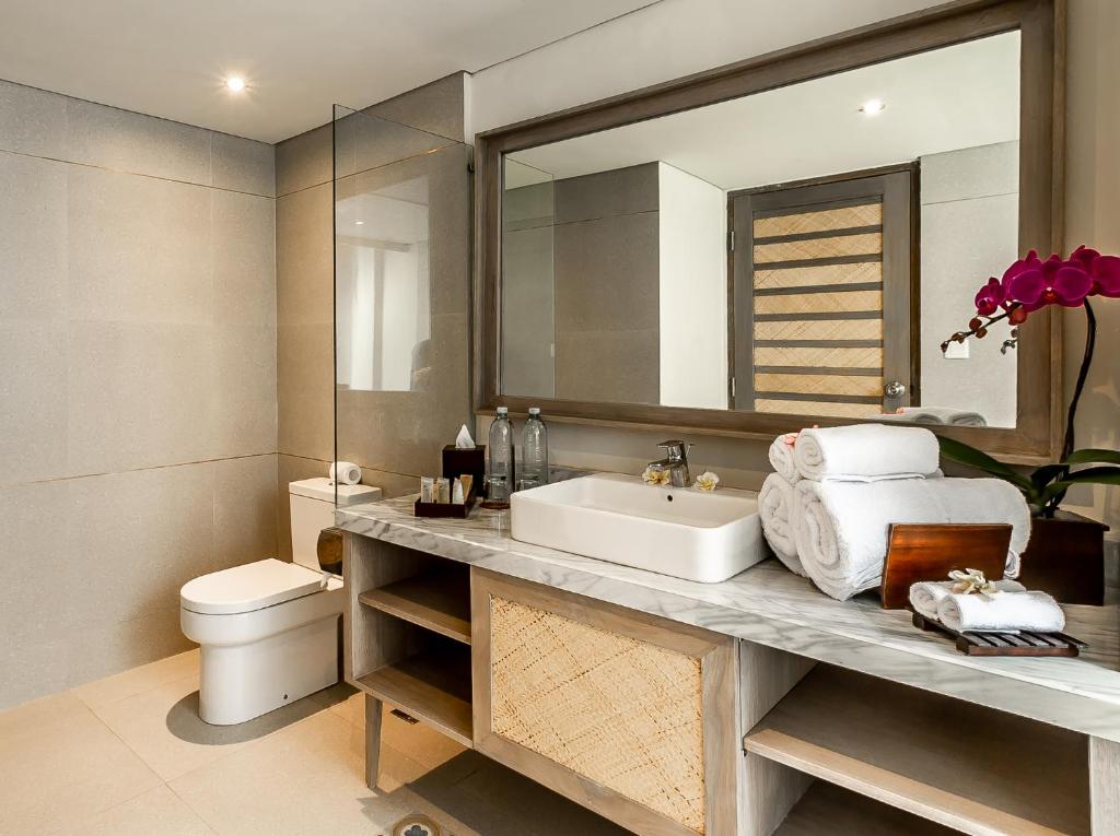 nirwana beach bathroom