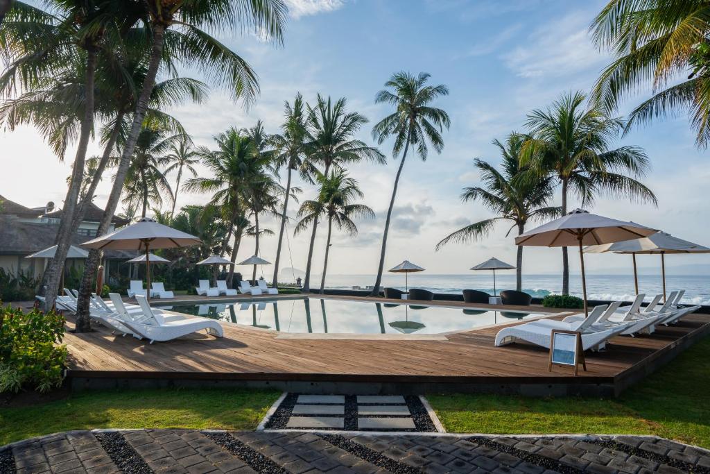 nirwana beach pool