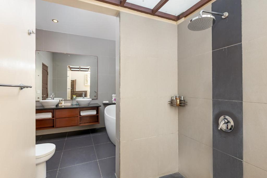 villa sanika bathroom 2
