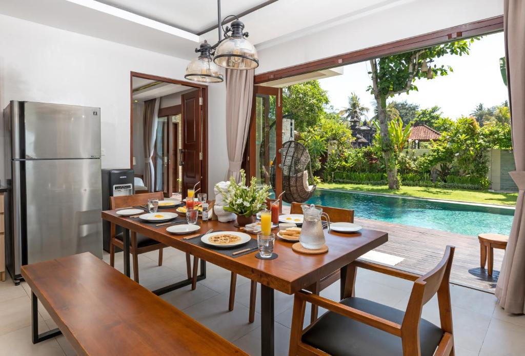 villa sanika dining 2