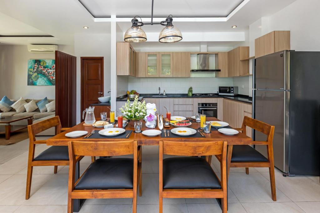 villa sanika dining