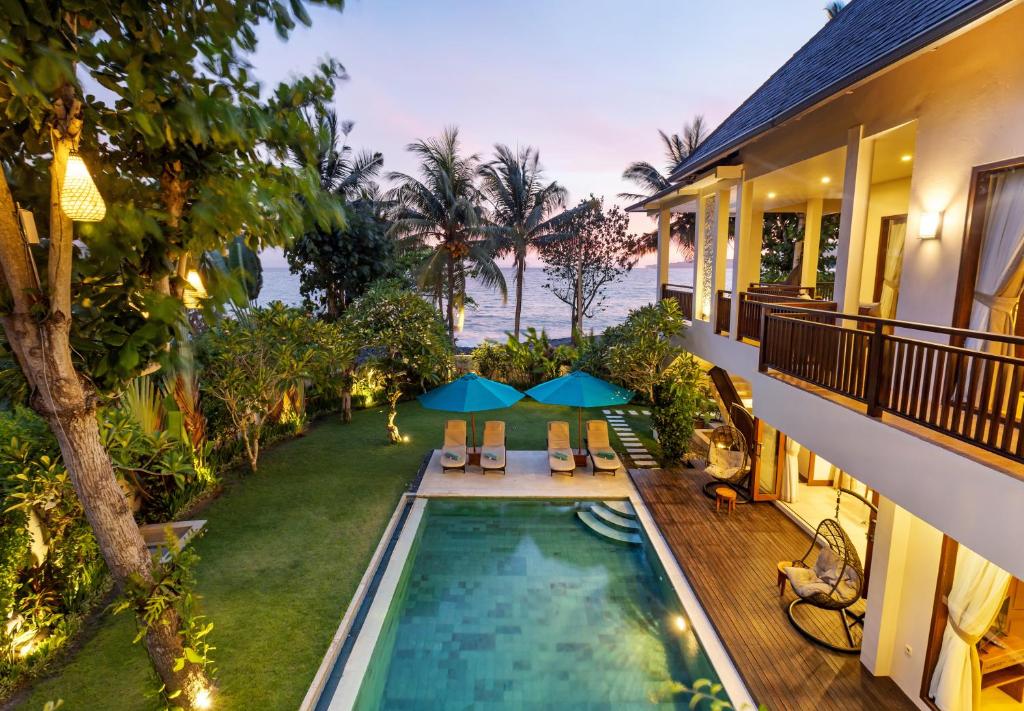 villa sanika pool 1