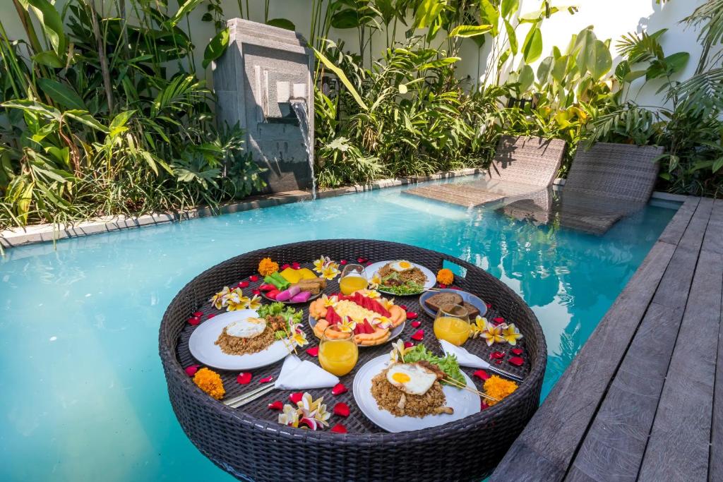 botanika villa pool 2