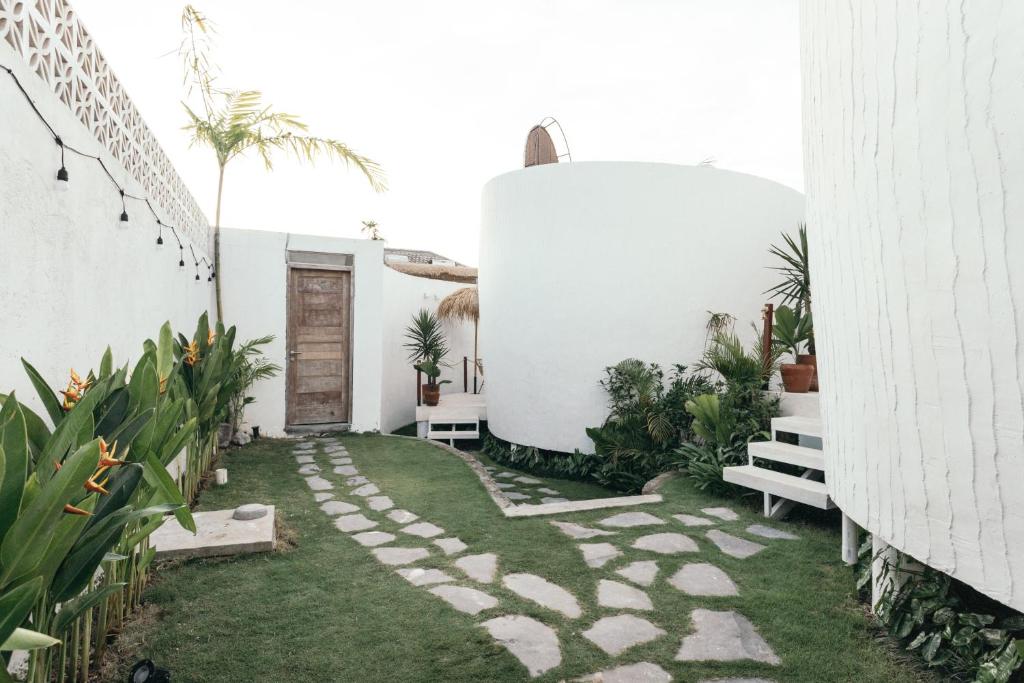makaii tiny vill pathway