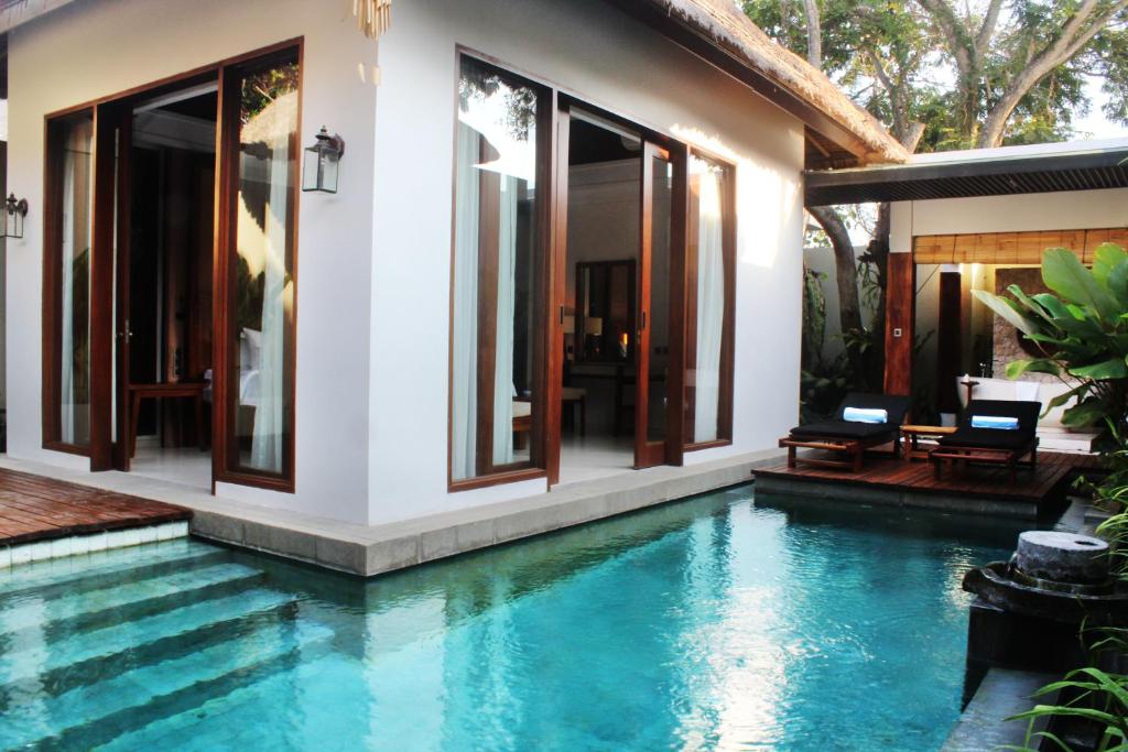 regali villa pool