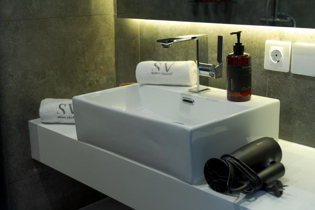 sunny village batu bathroom 2