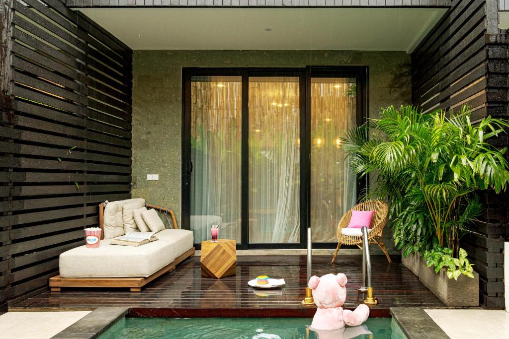 sunny village batu poolside