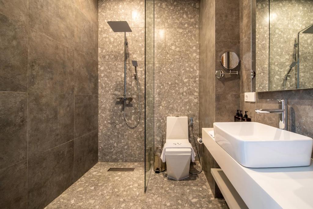 sunny village berawa bathroom 2