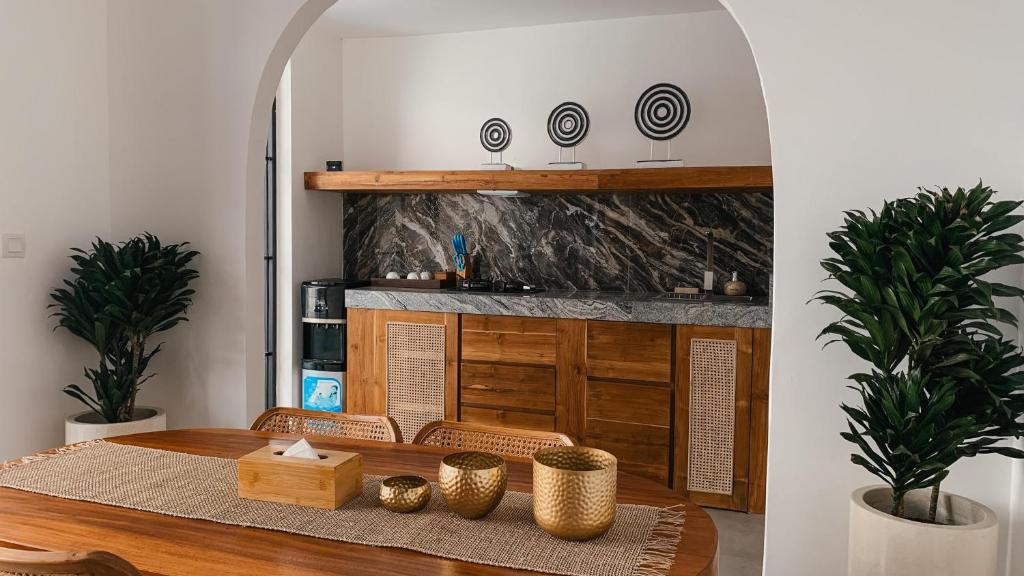 wina villa kitchen wood