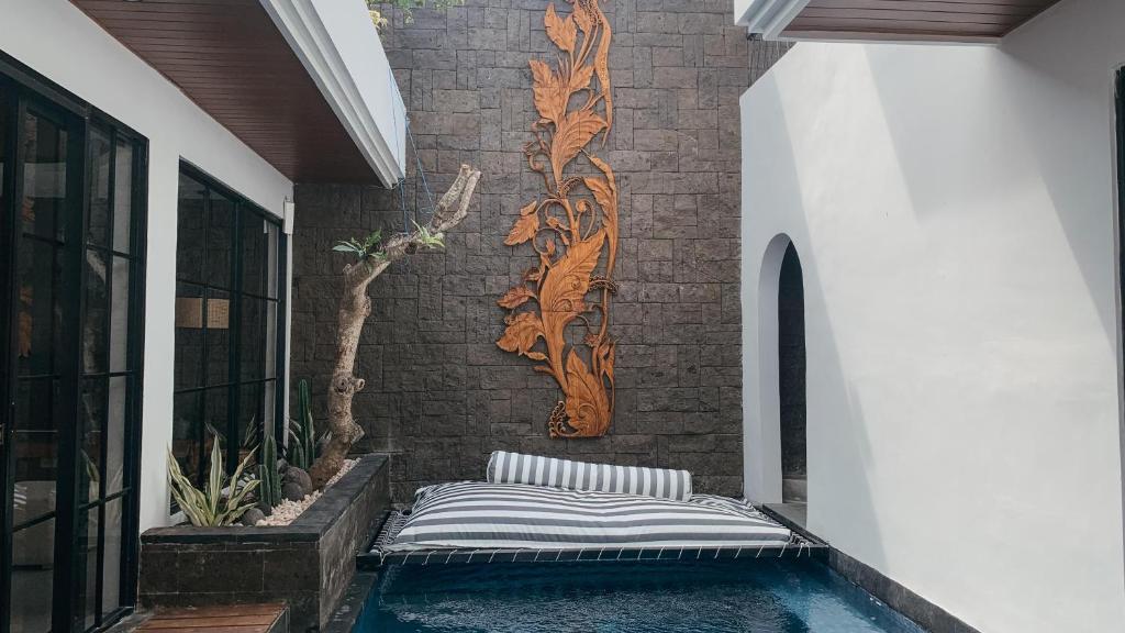 wina villa pool 2