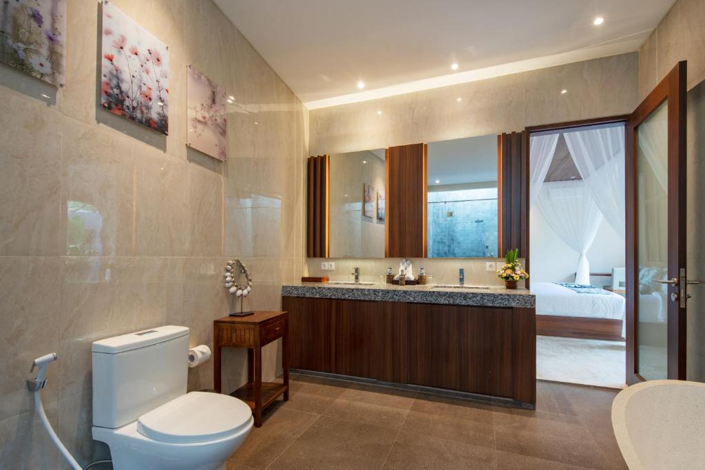 villa sally bathroom 1