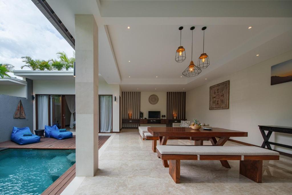 villa sally dining pool