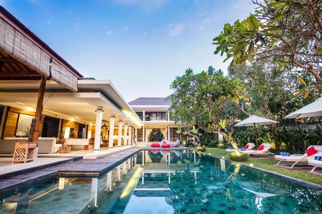 villa sally pool 2