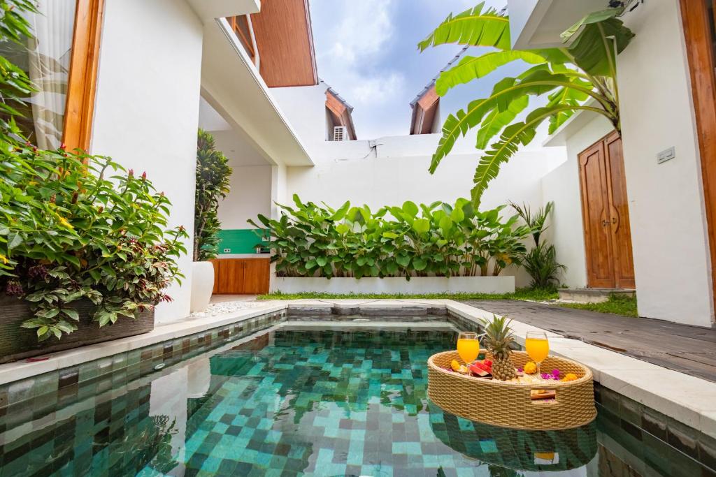 luxury escape pool