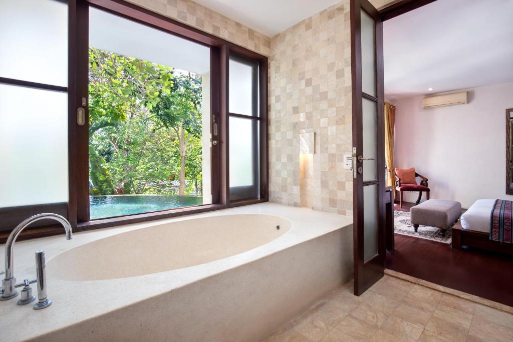 gending kedis hot tub 2