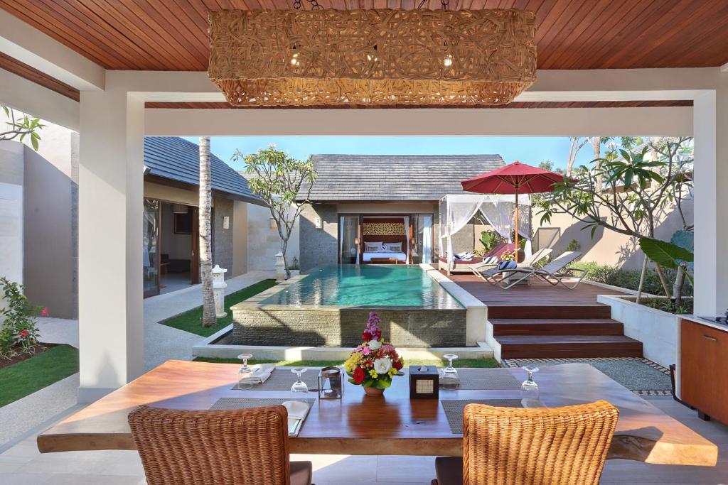 lumbini villas private pool dinnig