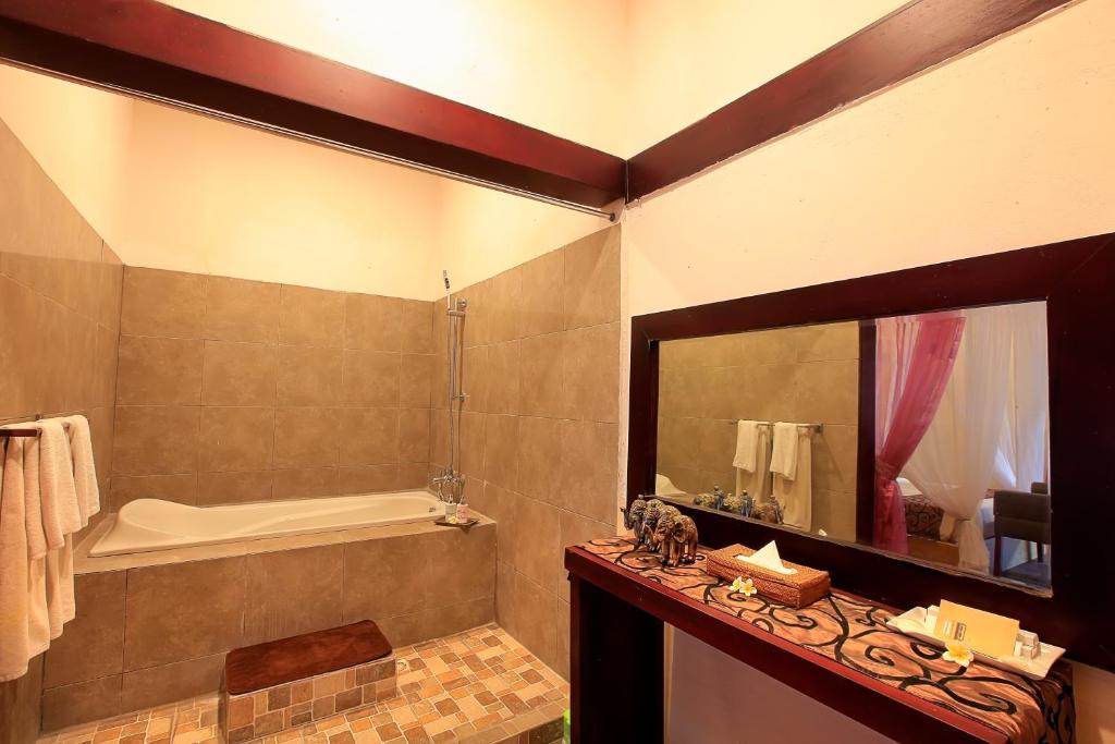 lavender villa bathroom