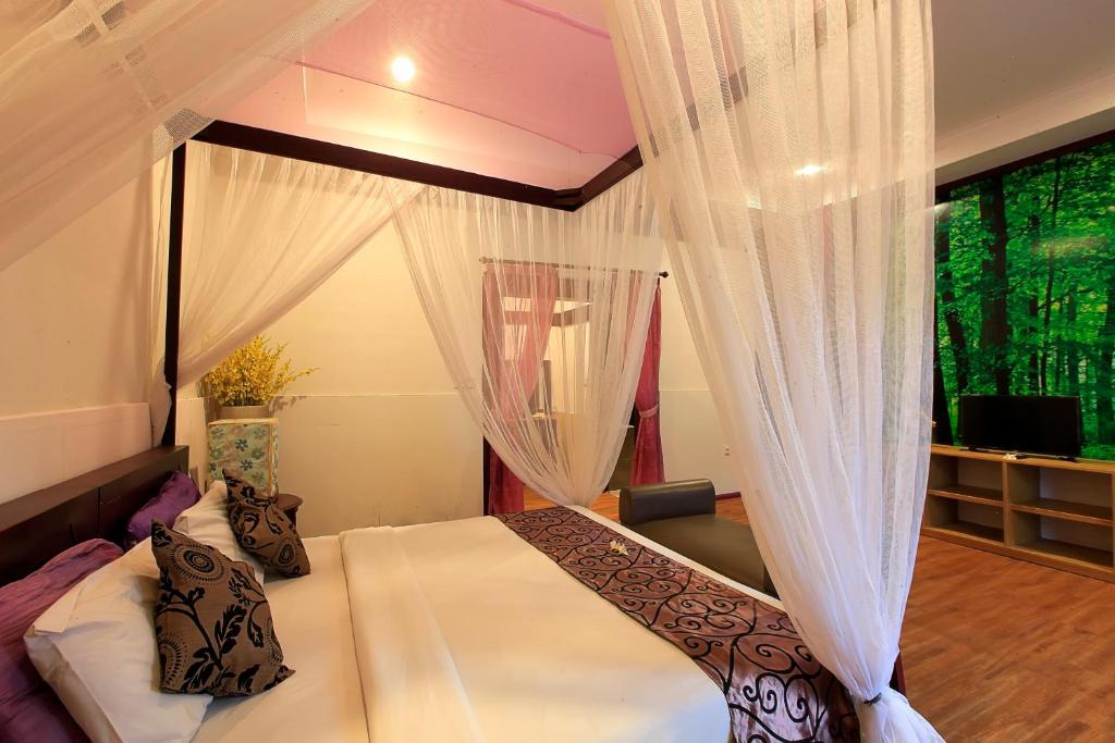 lavender villa guest bedroom