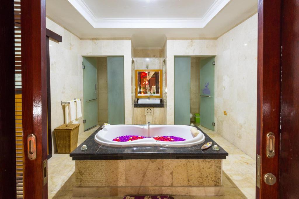 lavender villa luxury bathroom