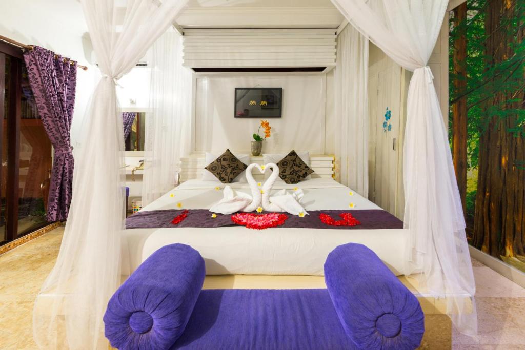 lavender villa master bedroom