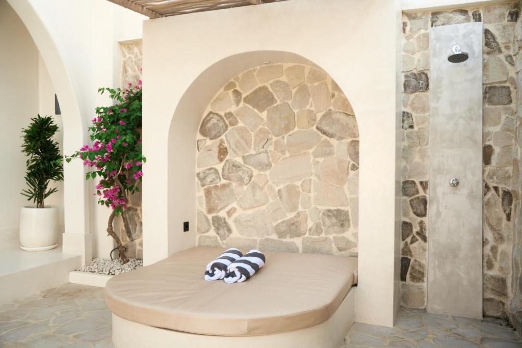 outdoor shower armonia villa