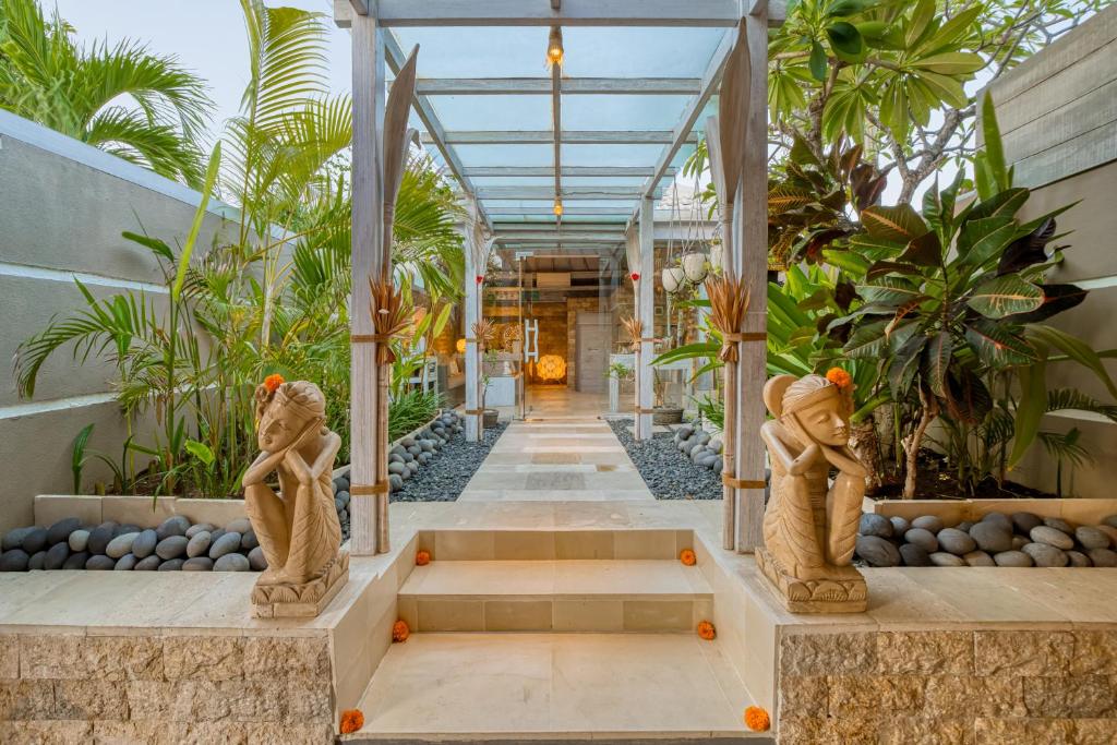 bali cozy villa decorative entry