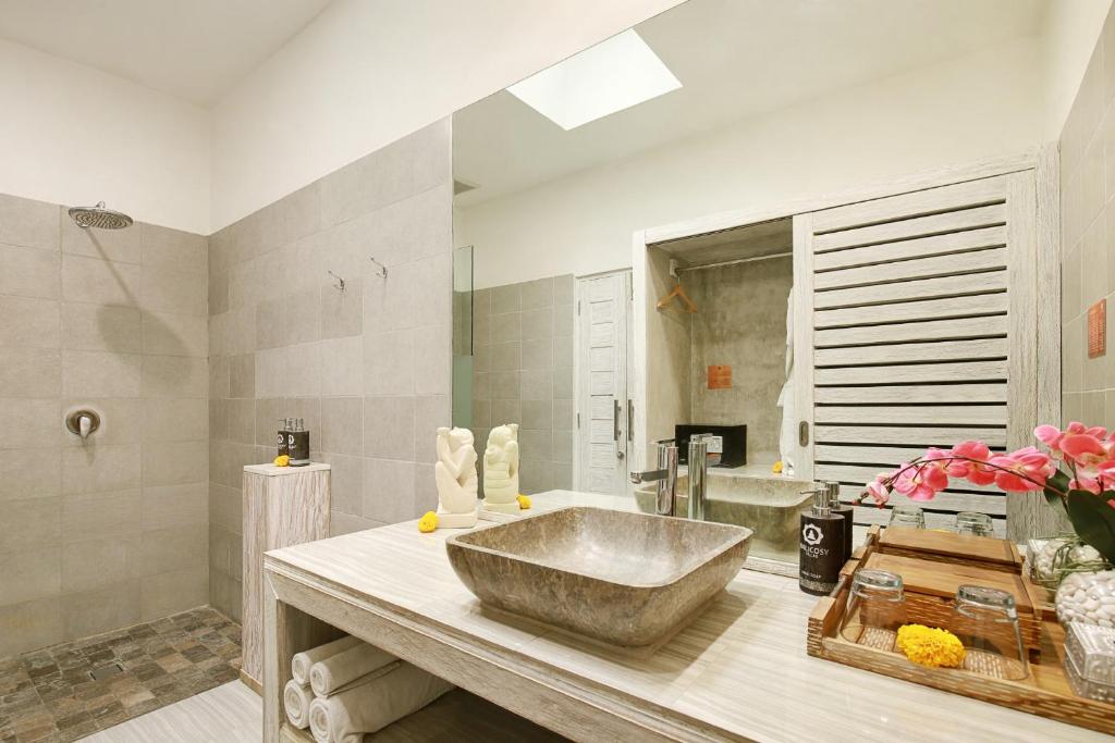 bali cozy villa luxury bathroom