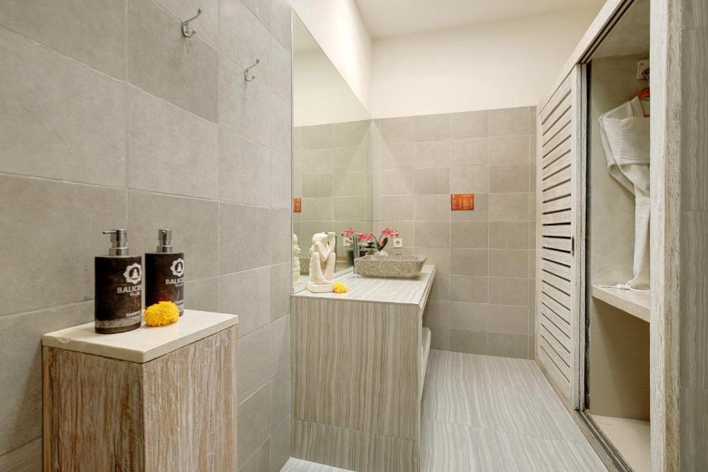 bali cozy villa modern bathroom