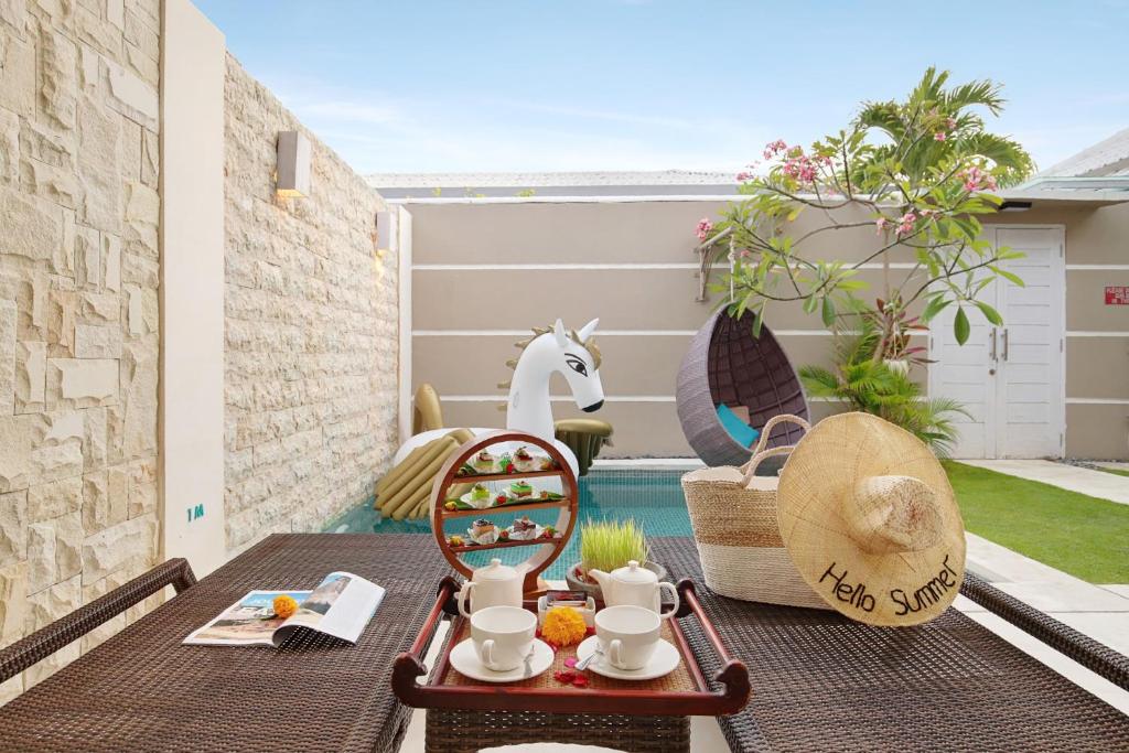 bali cozy villa poolside tea