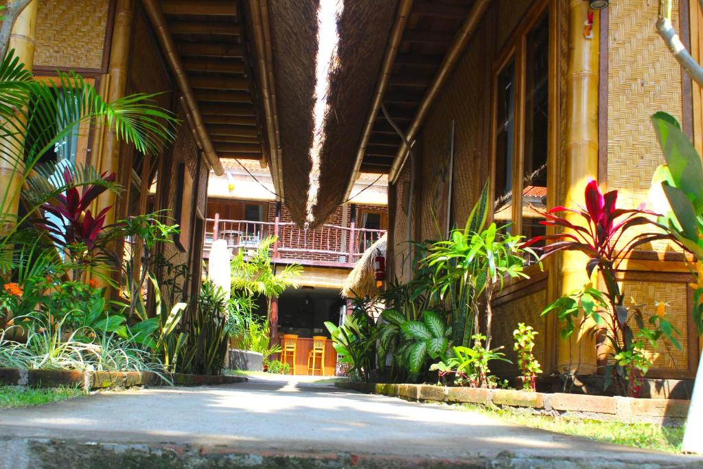 beachhouse lovina garden view