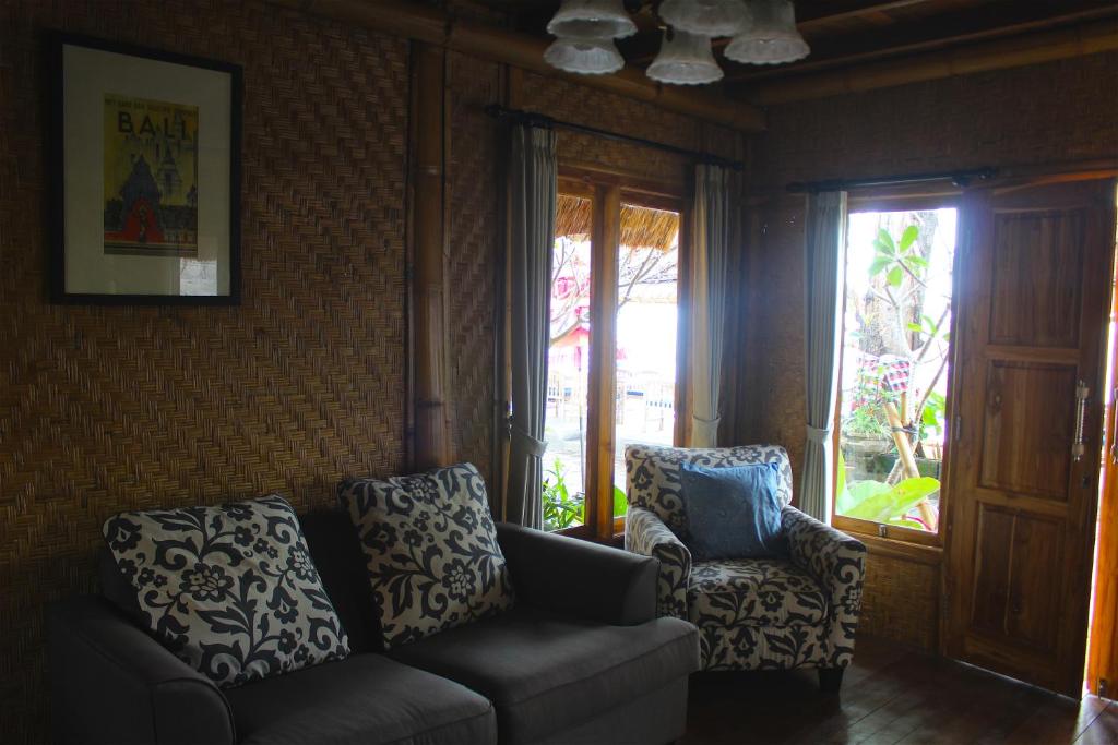beachhouse lovina living room