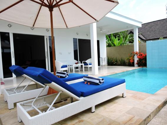 kartika villas poolside lounge