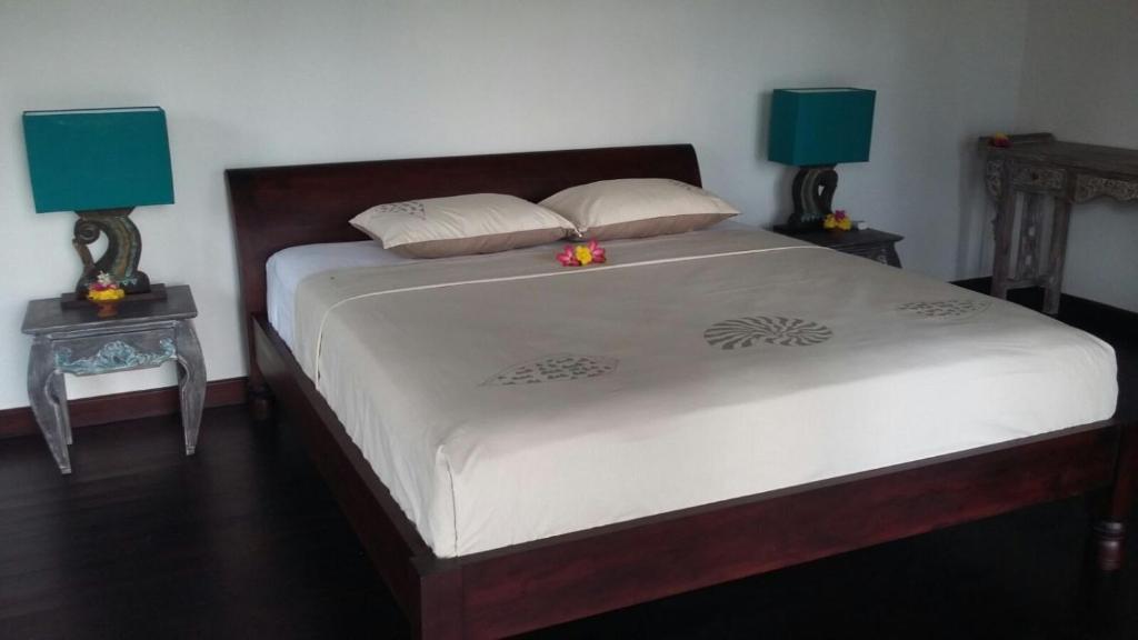lovina paradise deluxe bedroom