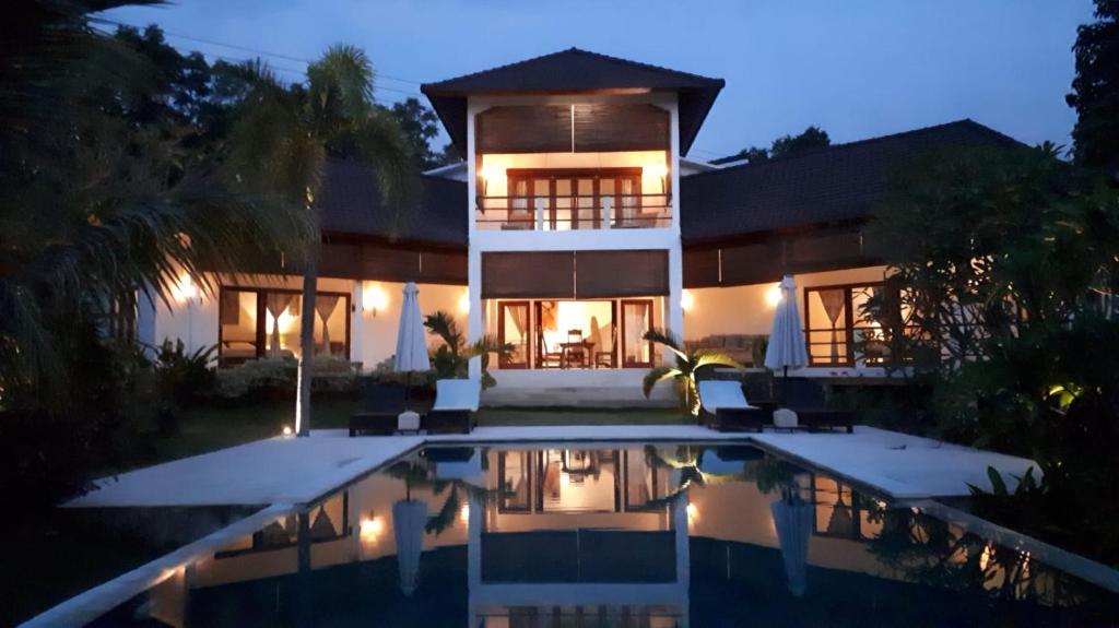 lovina paradise villa night view