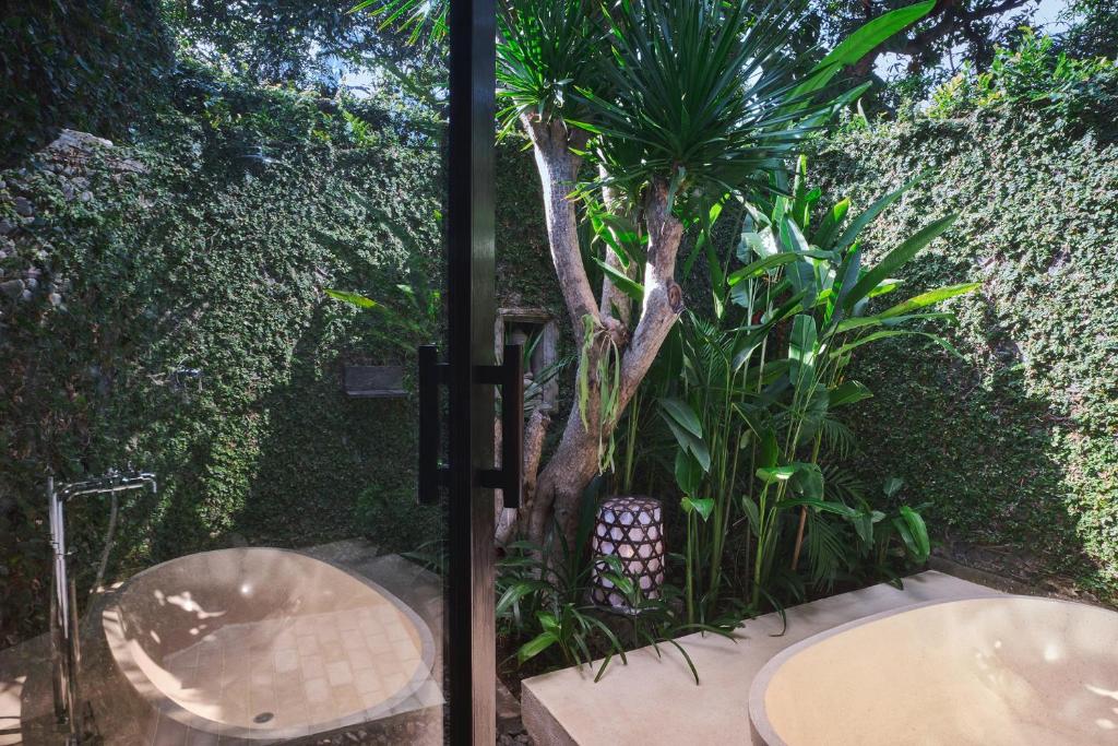 damai villa outdoor bathroom