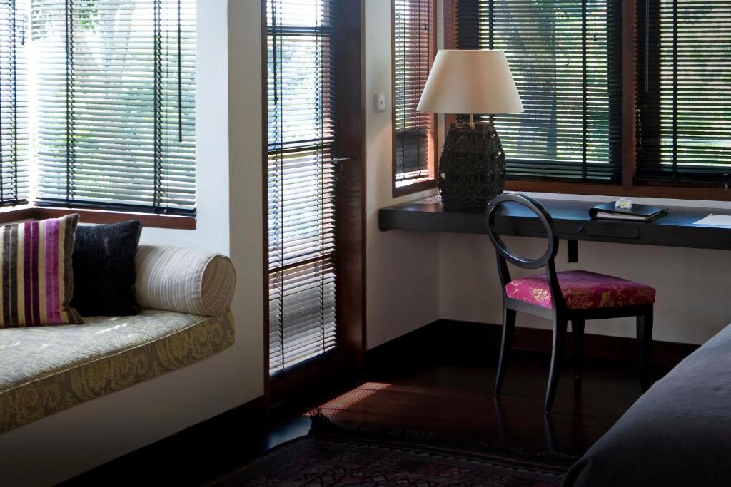 damai villa study corner