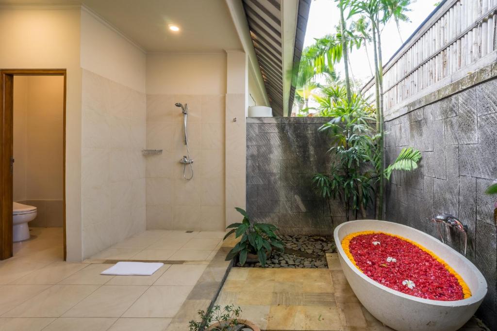 lovina villa bathroom