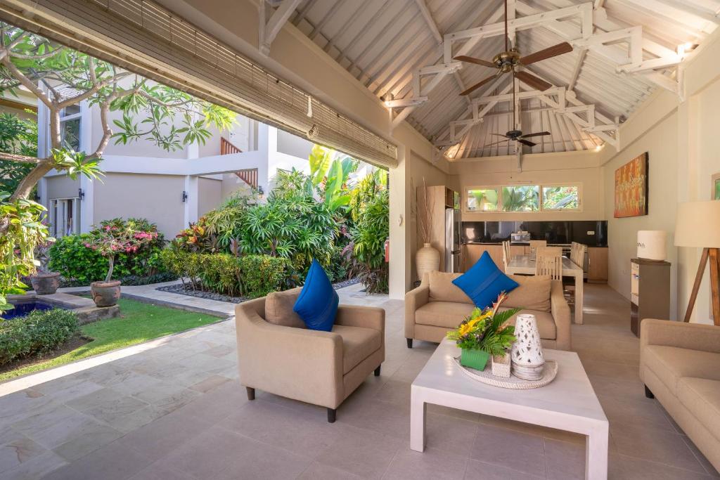 lovina villa lounge area