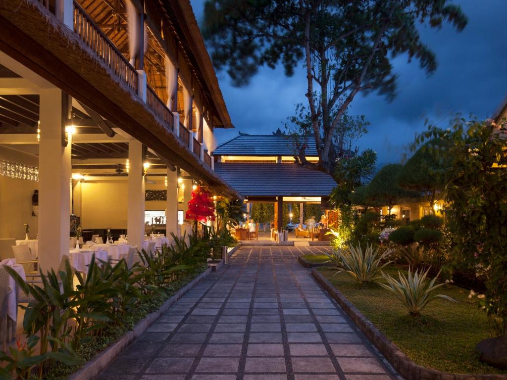 lovina villa night restaurant view
