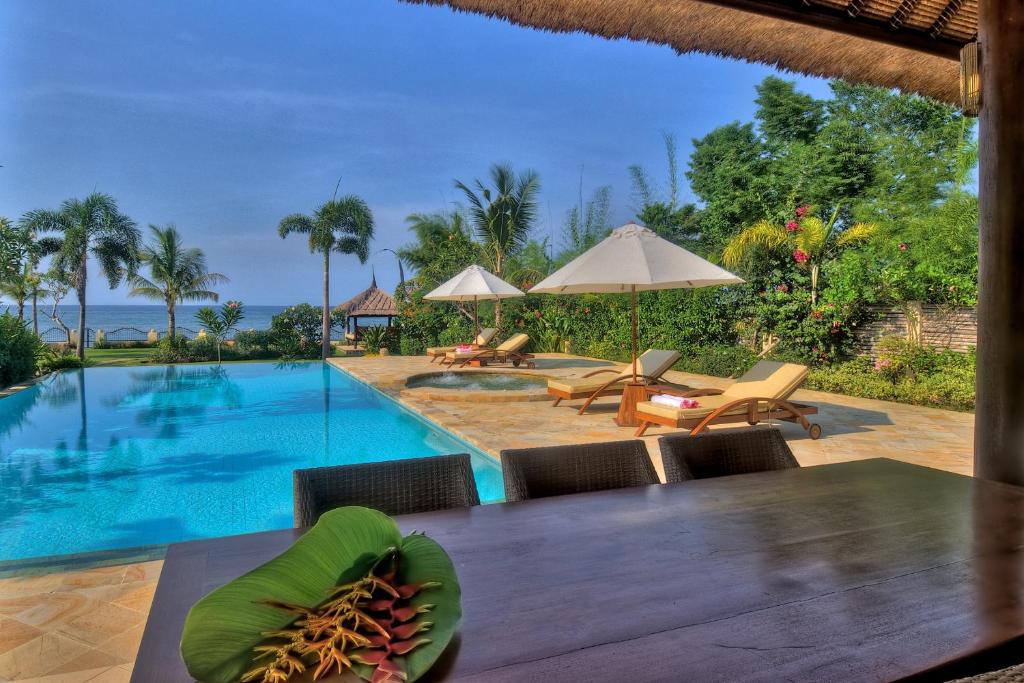 nirwana villa poolside