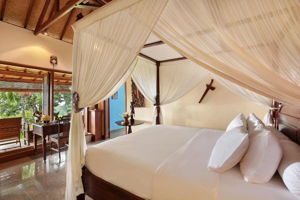 patria villa bedroom canopy