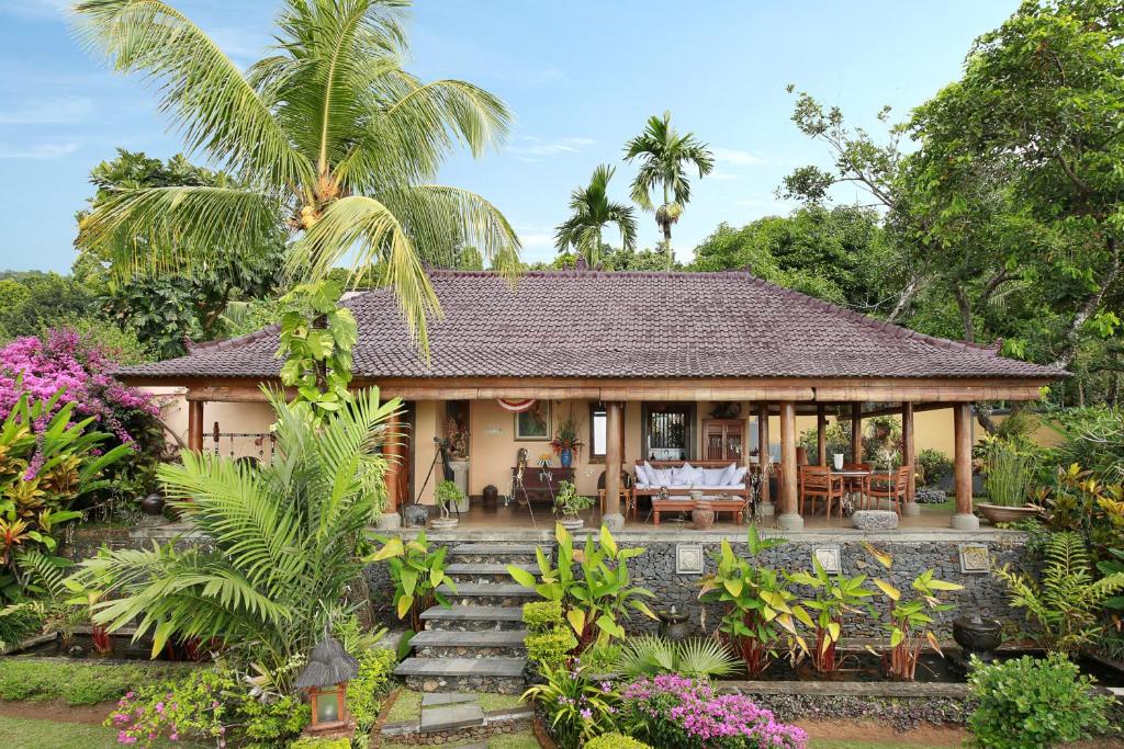 patria villa exterior day