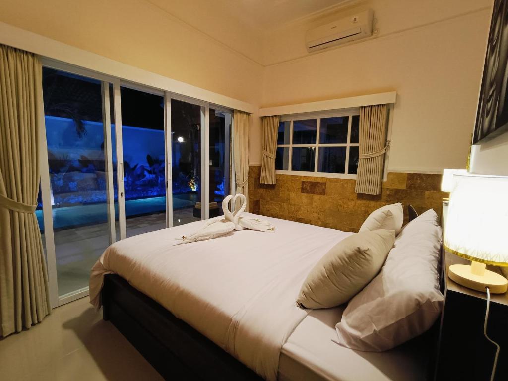 villa twin flower bedroom