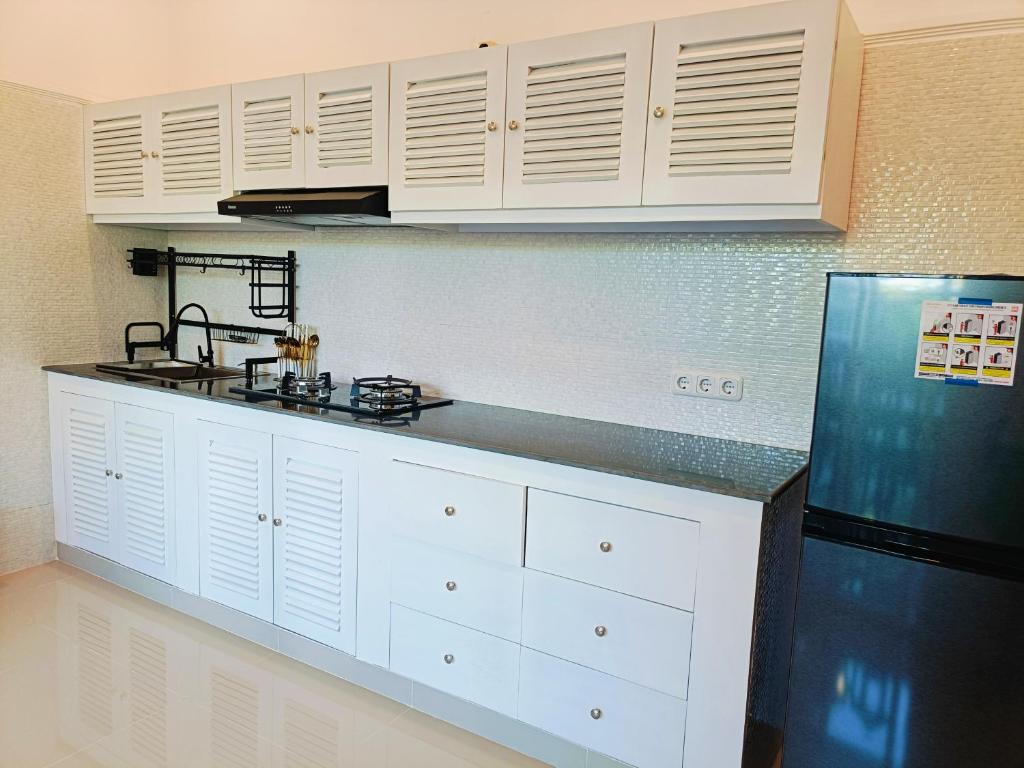 villa twin flower kitchenette