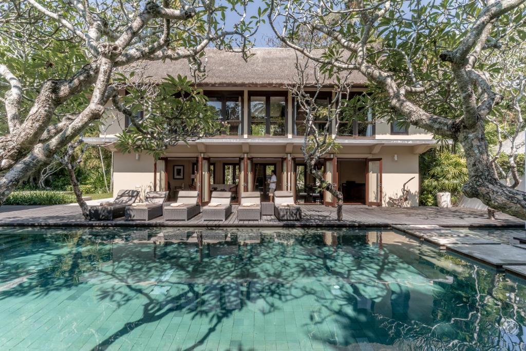 kayumanis villa pool 5